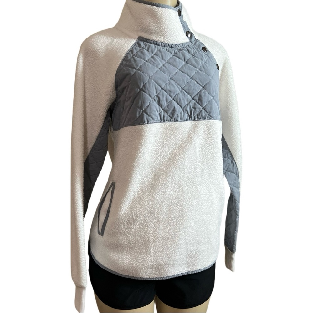 Abercrombie & Fitch Blue and Cream Quilted Fleece Sweater Size Small